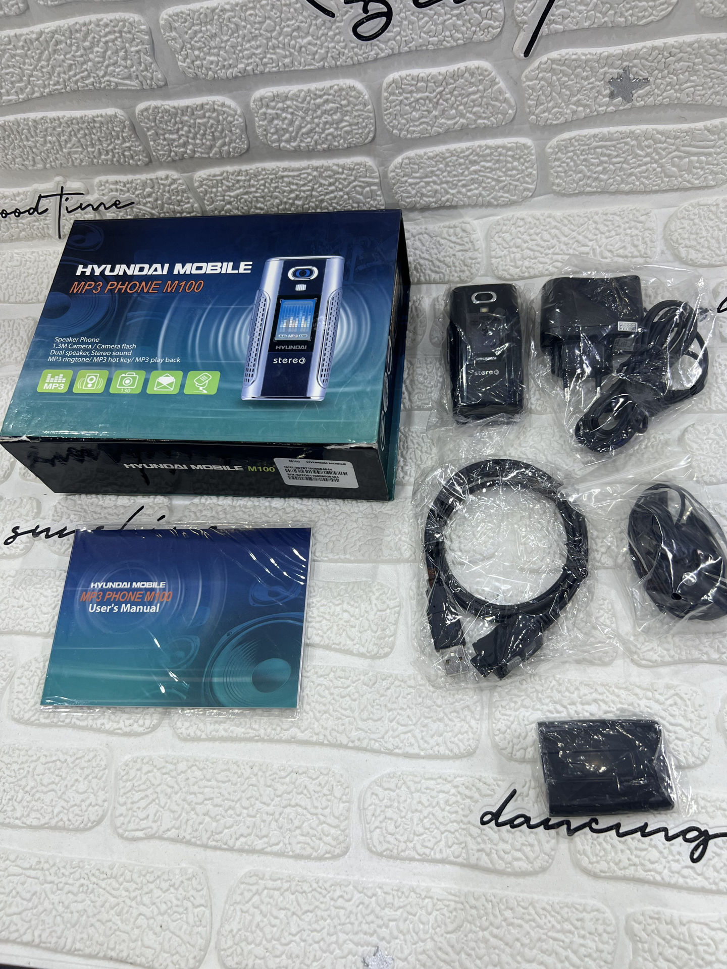 گوشی موبایل هیوندای Hyundai M100 (آکبند)