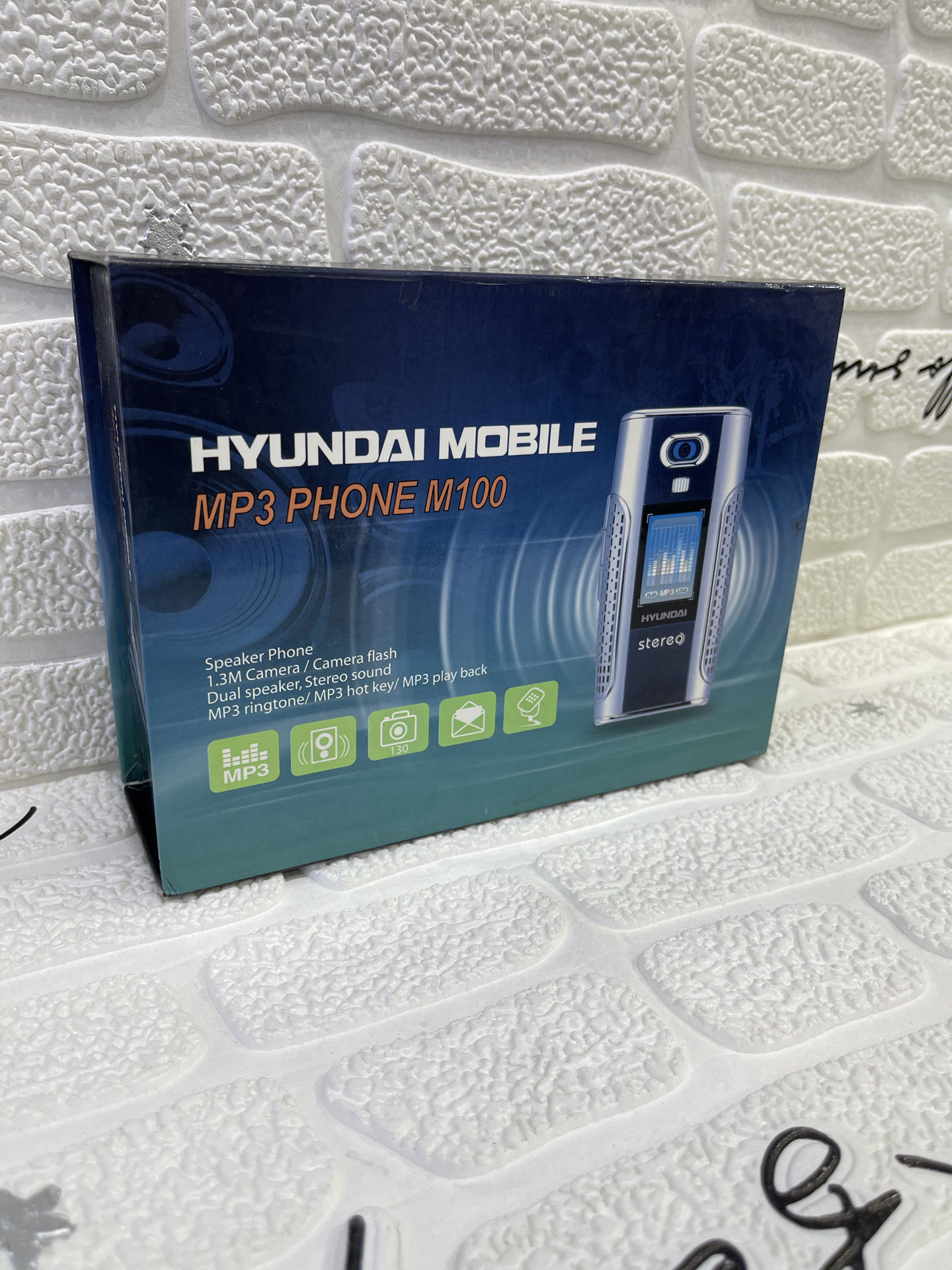 گوشی موبایل هیوندای Hyundai M100 (آکبند)