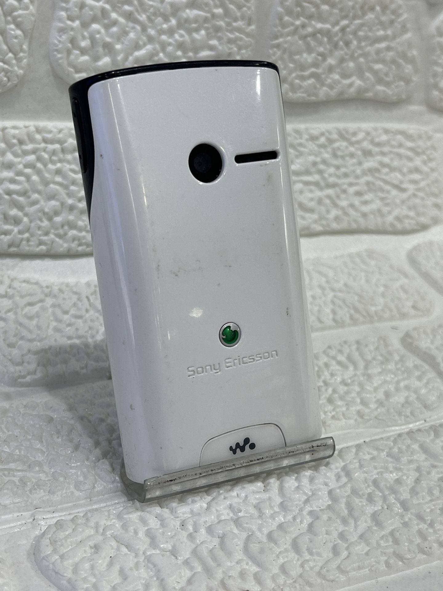 گوشی موبایل سونی اریکسون Sony Ericsson W150 (سفید-مشکی)