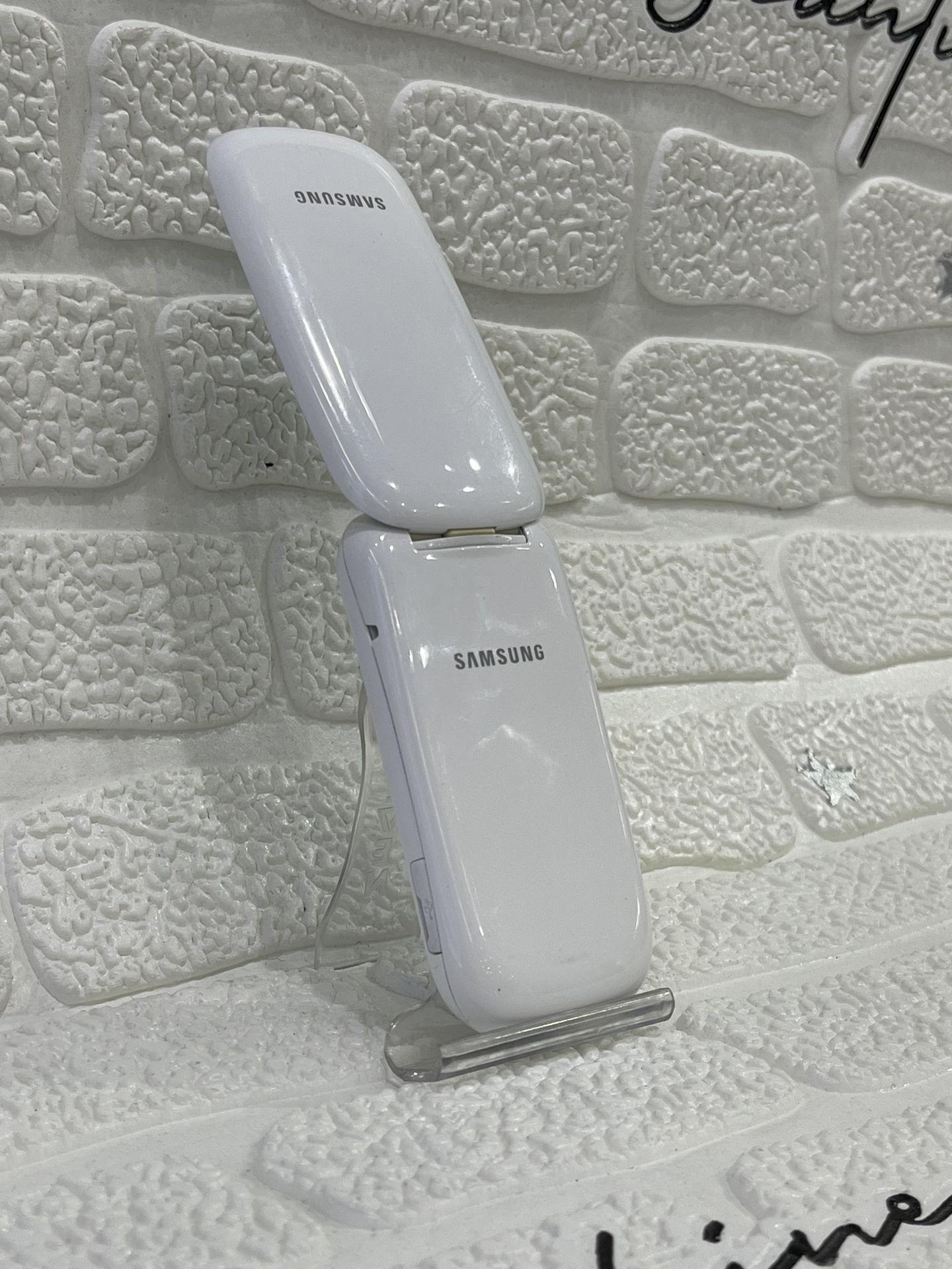 گوشی موبایل سامسونگ Samsung GT-E1272 (سفید و سرمه‌ای)