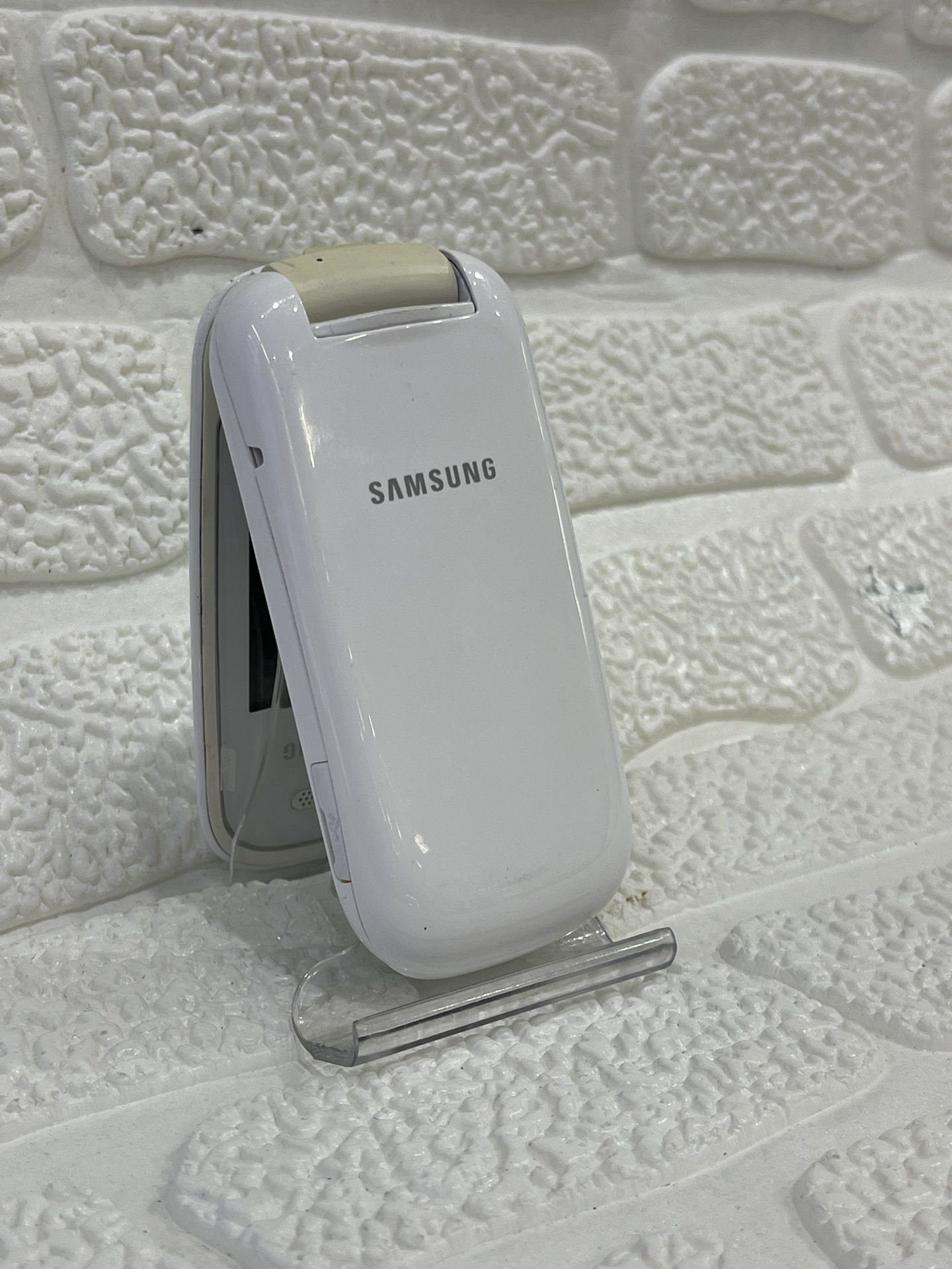گوشی موبایل سامسونگ Samsung GT-E1272 (سفید و سرمه‌ای)